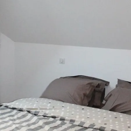 Un Zeste De Perier Apartment
