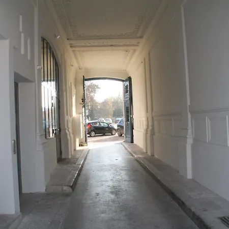 Un Zeste De Perier Apartment *